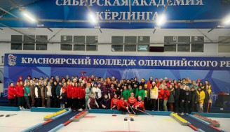 Состоялся IV этап соревнований Лиги керлинга в Красноярске.