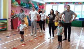Физкультурный досуг "Папа, мама, я - спортивная семья" Физкультурный досуг "Папа, мама, я - спортивная семья".